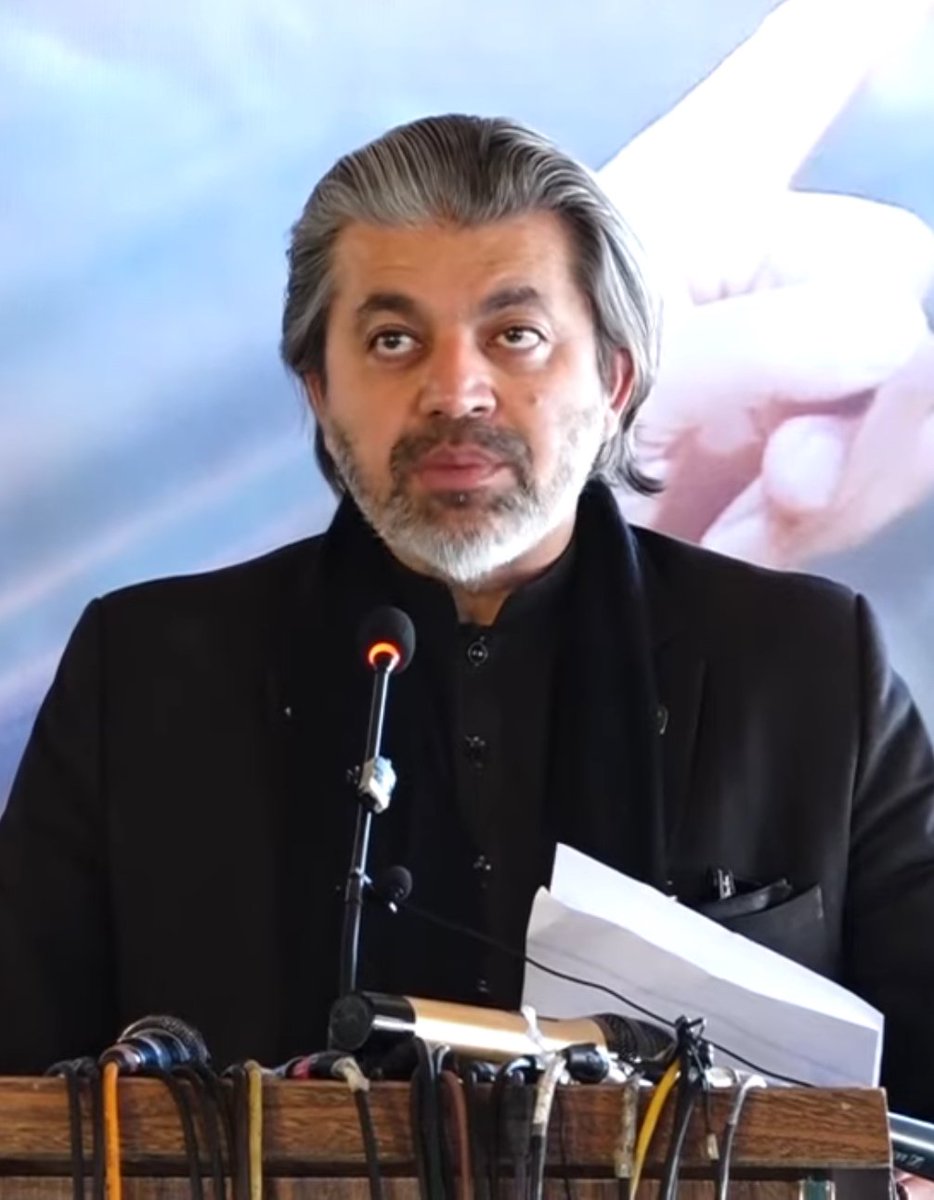 PkLeaderVoice's tweet photo. عوامی رائے جان لیتے ہیں۔۔۔!

کیا علی محمد خان کو تحریک انصاف سے نکال دینا چاہیے؟
1۔ ہاں 
2۔  نہیں https://t.co/Lghl9UtLGX