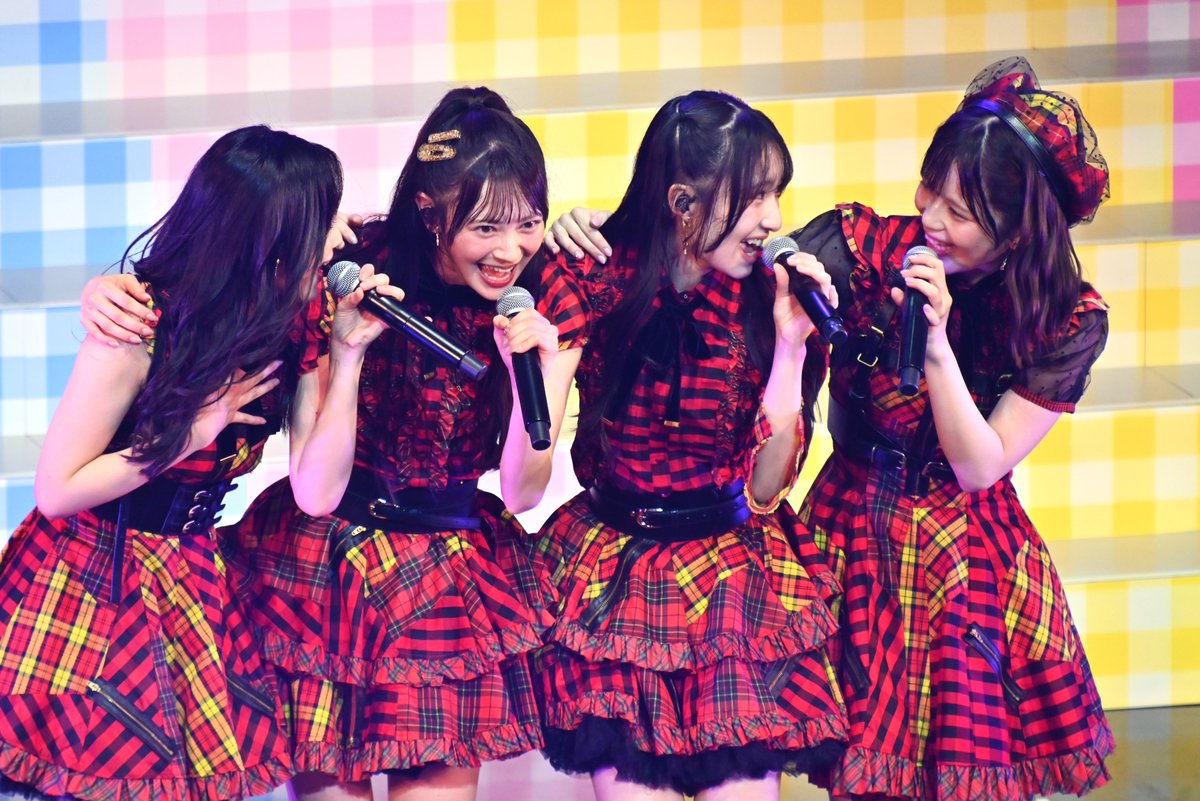 oricon's tweet photo. AKB48伊藤百花、“エビ反りジャンプ”に反響
カバー元・ももクロ百田夏菜子ばりに魅せる
「本家に負けず劣らずで鳥肌たった！」
https://t.co/8mfHKZvXlw

📸ほか写真28枚🍤
https://t.co/hXpDu20Yjh

19期生 昇格記念LIVE・千秋楽公演レポ https://t.co/FXduFhw1we