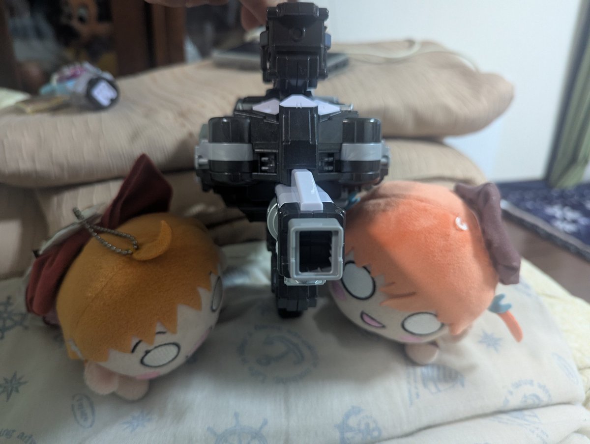 at_cr0w's tweet photo. @t119980 🐰 善子ちゃん…また嫌いなみかんの悪口言ったのかな…
🍊 ハハハ♪💢塵1つ残さないのだ！💢
”ゲキドーチャージ！”
”エモーショナルバースト！！”
🐰 …エクスプレスギャバリオンじゃなくてよかった💦 https://t.co/TO0uMfX3oD