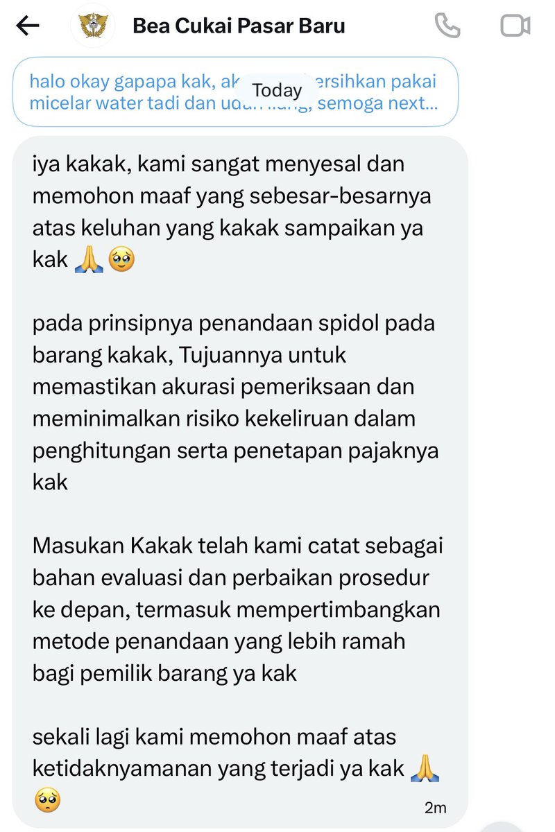 keonhorated's tweet photo. case closed ya, tadi udah aku bersihin pakai micellar water dan tisu dan nodanya skrng udah memudar. terima kasih @bcpasarbaru karena udah menyampaikan bahwa kejadian ini akan menjadi bahan evaluasi dan terima kasih juga atas permintaan maafnya https://t.co/YFrGfw6AAL