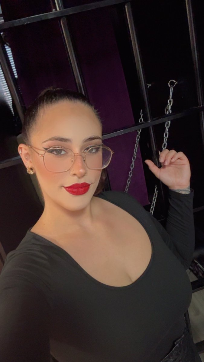 Mistress Brooke Blackbell tweet media