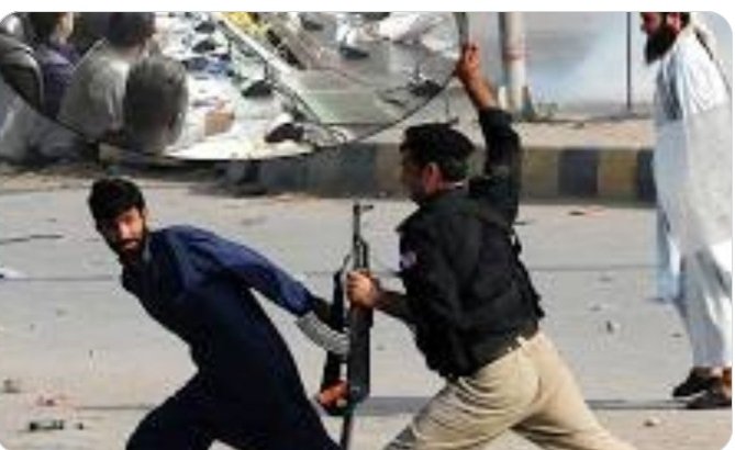 rubinahuss51596's tweet photo. Inflation in Azad Kashmir has made life difficult for the common man. There are no jobs, and whatever little income is earned is spent on electricity bills. All of Kashmir stands united against this tyrannical slaughter. #EconomicCrisis
#AzadKashmirRefusesToBow
#EqualityNow https://t.co/zUnGX2ylG1