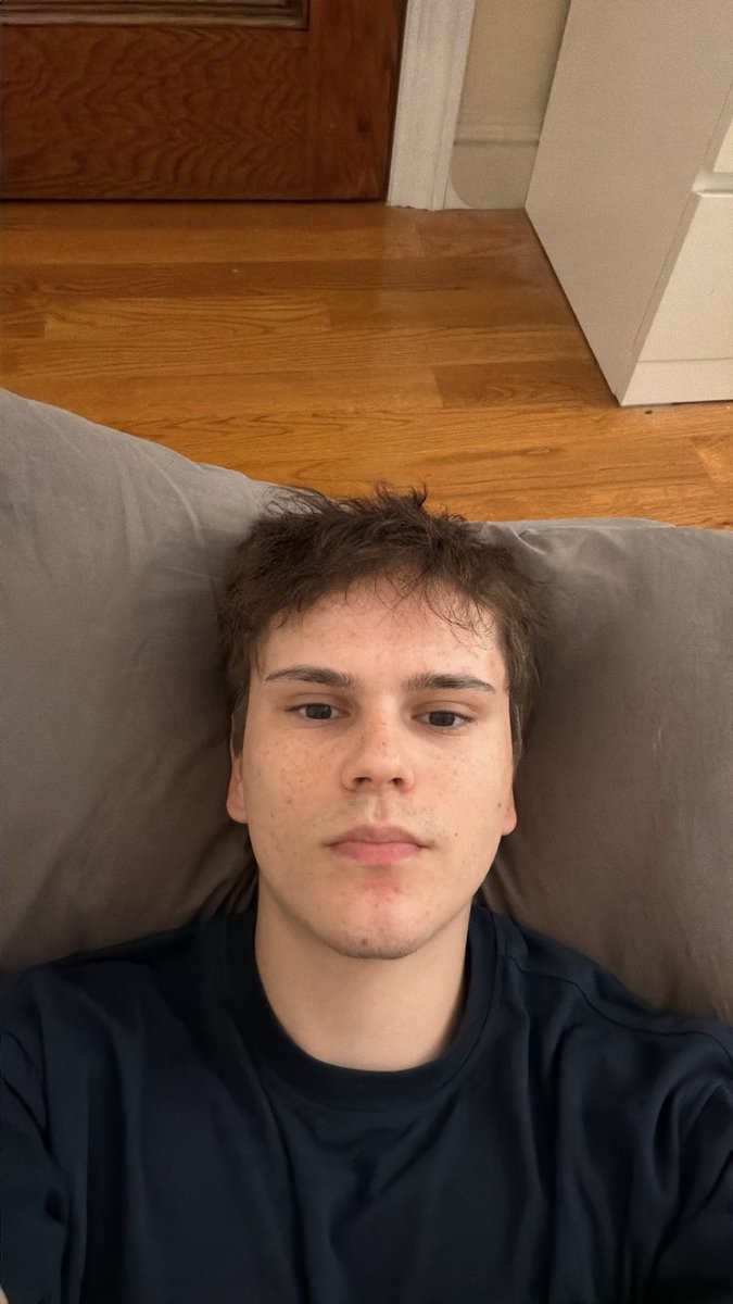ManevichMike's tweet photo. Sleeping on a floor today, but I know that in a few months my life will change. Always bet on yourself and never adopt anyone else’s opinions as truth. https://t.co/xefa8Mv2PL