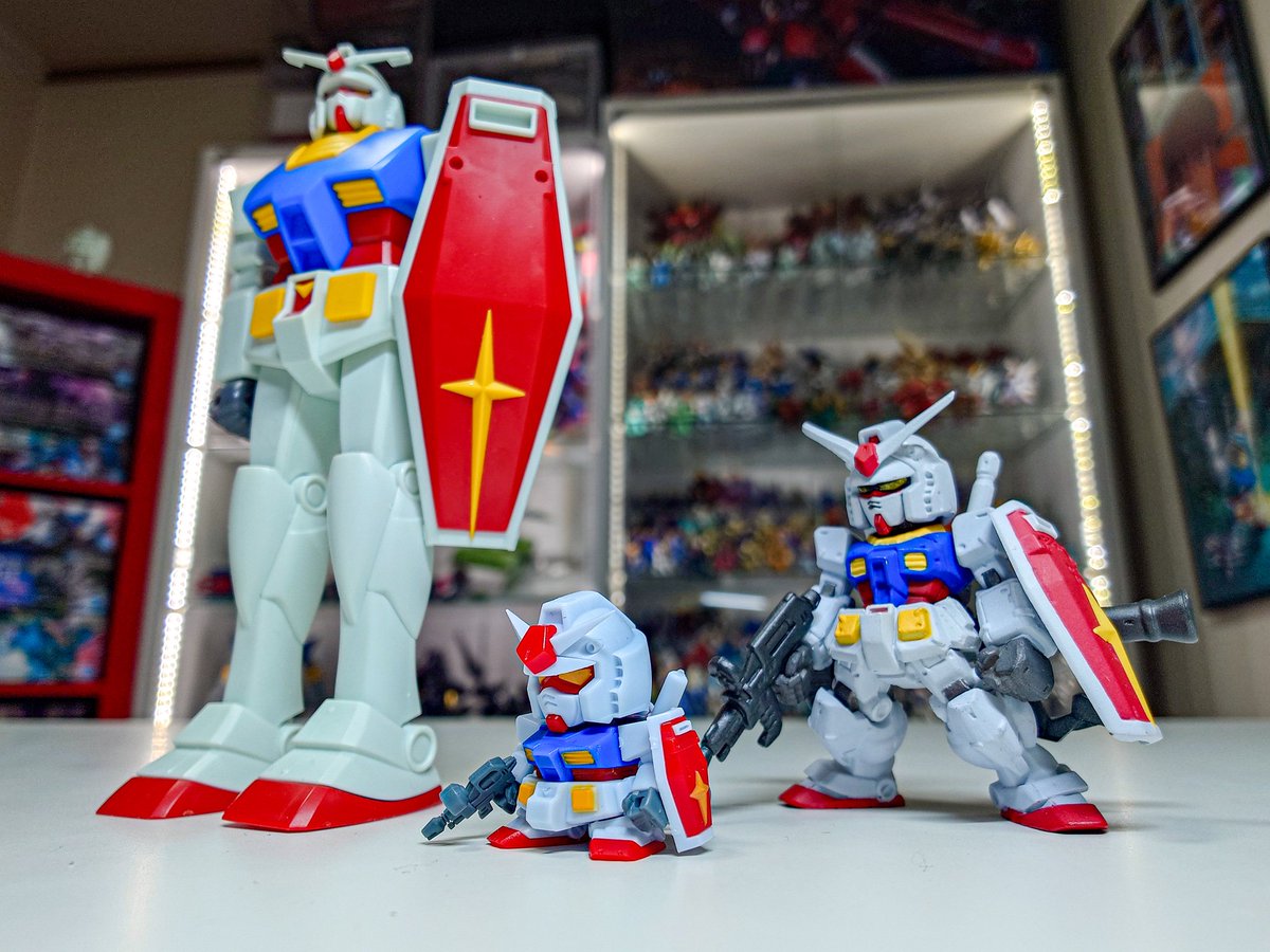 gdam429mk2's tweet photo. ちっちゃ！！！
V作戦ビスケットのオマケはプラキットなんですが、色分けが凄まじいことになってます！！ https://t.co/l3xICD2imP
