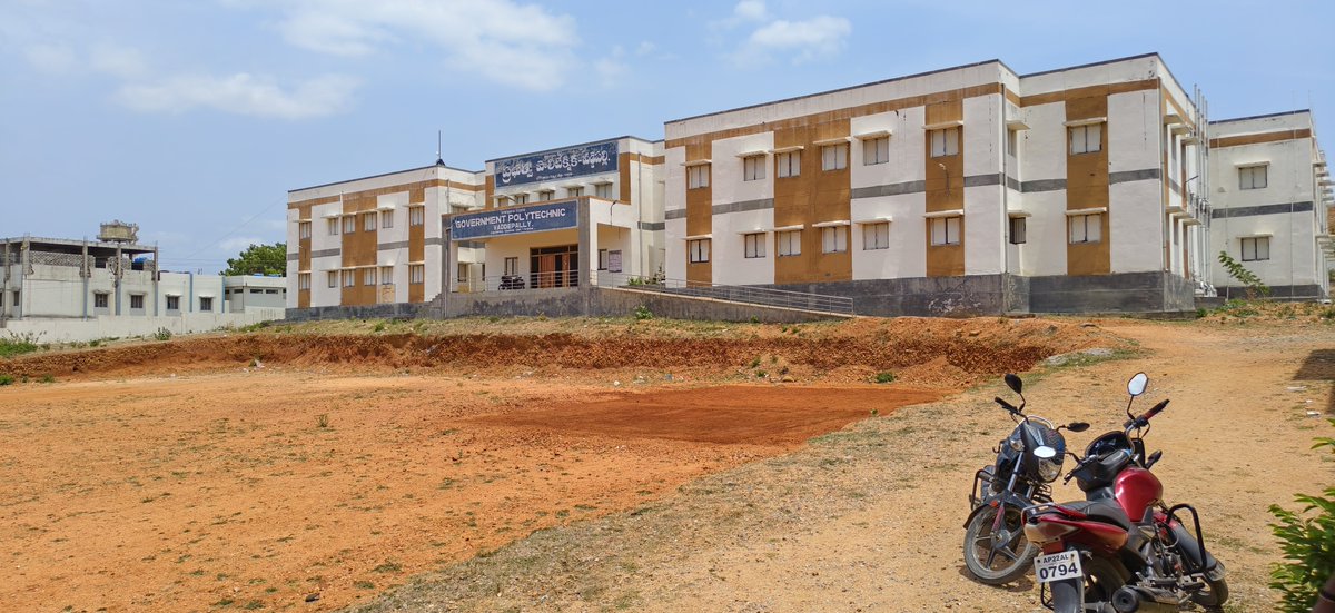 mcwaddepally's tweet photo. Rainwater Harvesting Pledge was conducted at Waddepally Polytechnic College with the participation of students, faculty, college staff, and Waddepally Municipality staff.
#RainwaterHarvesting #SaveWater #WaterConservation #Waddepally #CatchTheRain #MoHUA #WaterSecurityless https://t.co/oS8xQj2Mnv