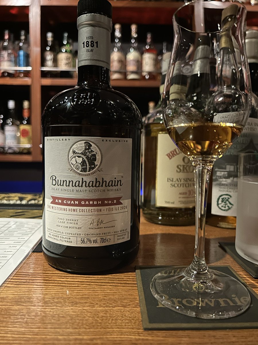 KMim__SA's tweet photo. 昨夜の2件目Bar Browineにて
ブナハーブンとグレンファークラスをいただきました！ https://t.co/2UzVjQkbK4