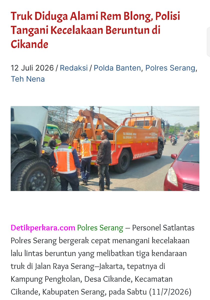 CkdHumas's tweet photo. Personel Satlantas Polres Serang bergerak cepat menangani kecelakaan lalu lintas beruntun yang melibatkan tiga kendaraan truk di Jalan Raya Serang–Jakarta, tepatnya di Kampung Pengkolan, Desa Cikande, Kecamatan Cikande https://t.co/OXqHRjzFpp