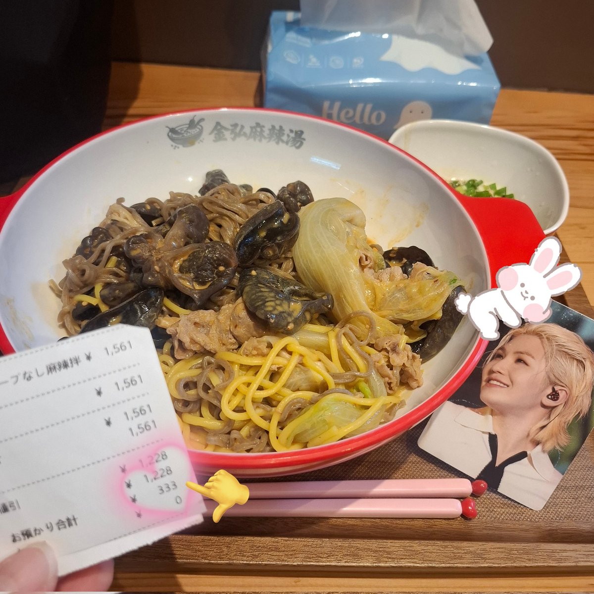 usagi20230105's tweet photo. めちゃくちゃ可愛いウジ氏回ってきて麻辣食べながら涙出た(食いながらほんとに泣いた🥲)

元気そうでよかったよ🥲

そしてこの麻辣333円だったんだけど、お会計で思わず、揃ったあ！って声に出てしまった。

最近気持ち落ちてたけど良い事ありそう☺️ https://t.co/uhOPueh2iT