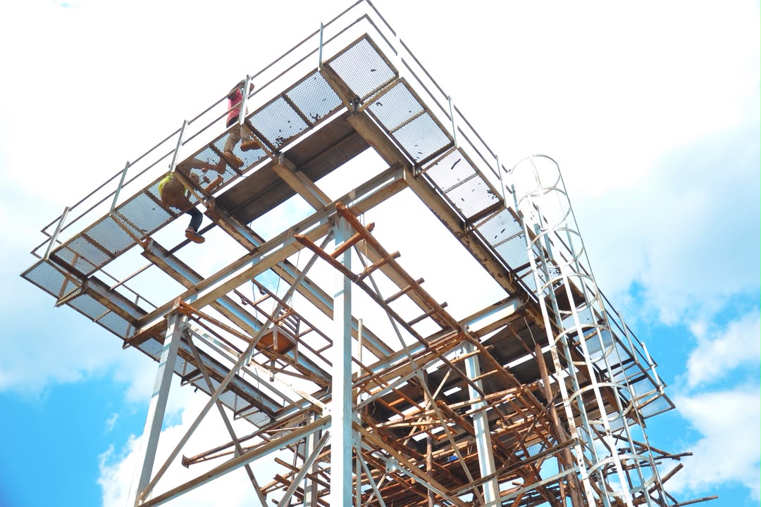 RotaryMasindi's tweet photo. @rotaryd9213 WASH UPDATE
Tower Fabrication &amp; Equipment Instln.
Erected scaffolding &amp; reinforced metal standing poles and successfully lifted &amp; mounted the water storage tanks onto the elevated tower.
Installed solar panels to provide green, reliable power for continuous pumping. https://t.co/oGH6tXUQw1