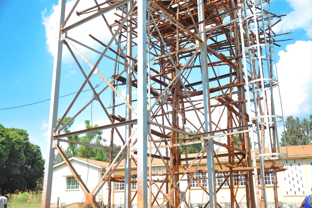 RotaryMasindi's tweet photo. @rotaryd9213 WASH UPDATE
Tower Fabrication &amp; Equipment Instln.
Erected scaffolding &amp; reinforced metal standing poles and successfully lifted &amp; mounted the water storage tanks onto the elevated tower.
Installed solar panels to provide green, reliable power for continuous pumping. https://t.co/oGH6tXUQw1
