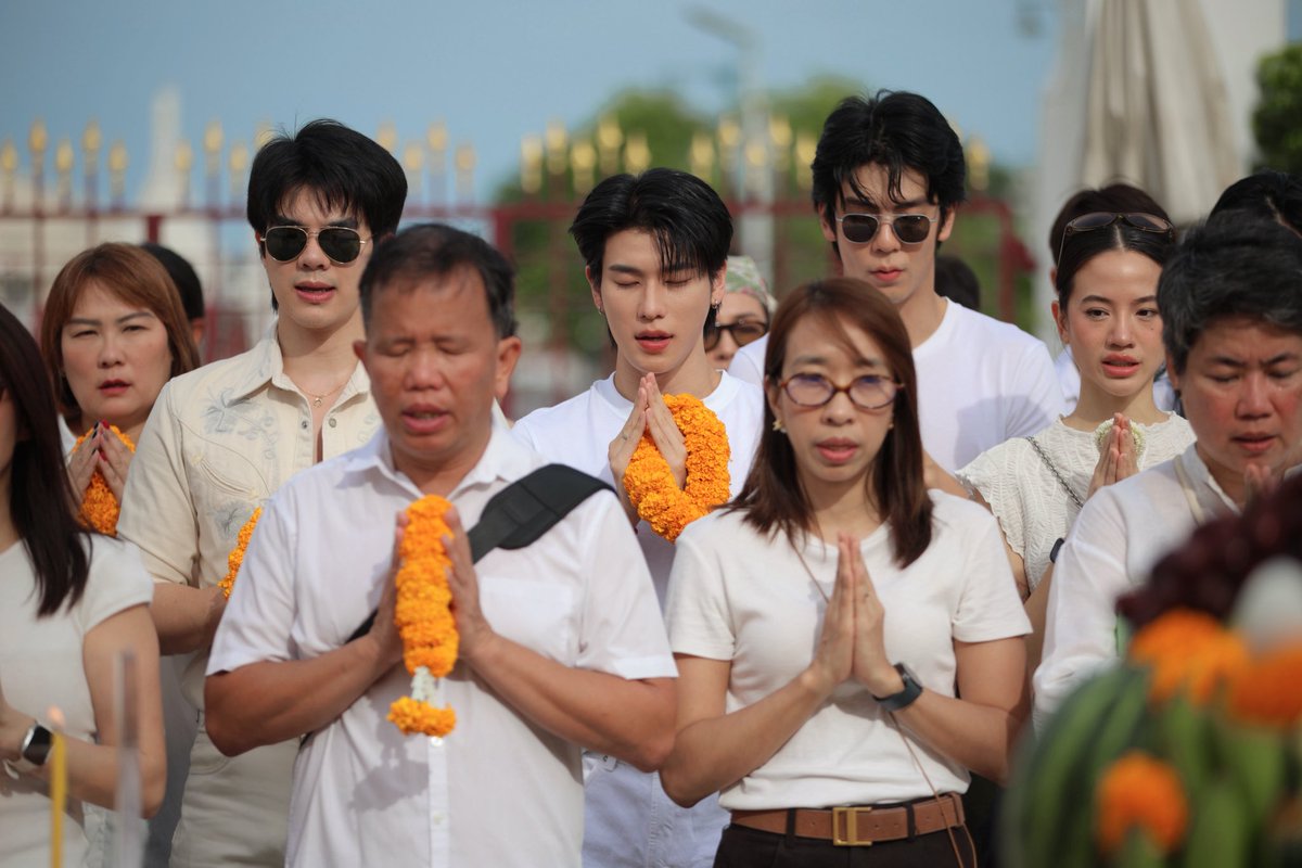 OPENLABEL_TH's tweet photo. ภาพบรรยากาศ ‘ออฟโรด’ ร่วมพิธีบวงสรวง #TCJบวงสรวงซีรีส์2026 ✨

ฝากทุกคนติดตามชมและร่วมส่งกำลังใจให้
ออฟโรด ในซีรีส์ MAD DOCTOR กันด้วยนะคะ 🫶🏻🩺

OFFROAD MADDOCTOR WORSHIP 
#บวงสรวงหมอพันทางxออฟโรด
#TrueVisionsNow
#OFFROAD #ออฟโรด 
#OPENLABEL https://t.co/C5MRVe13nr