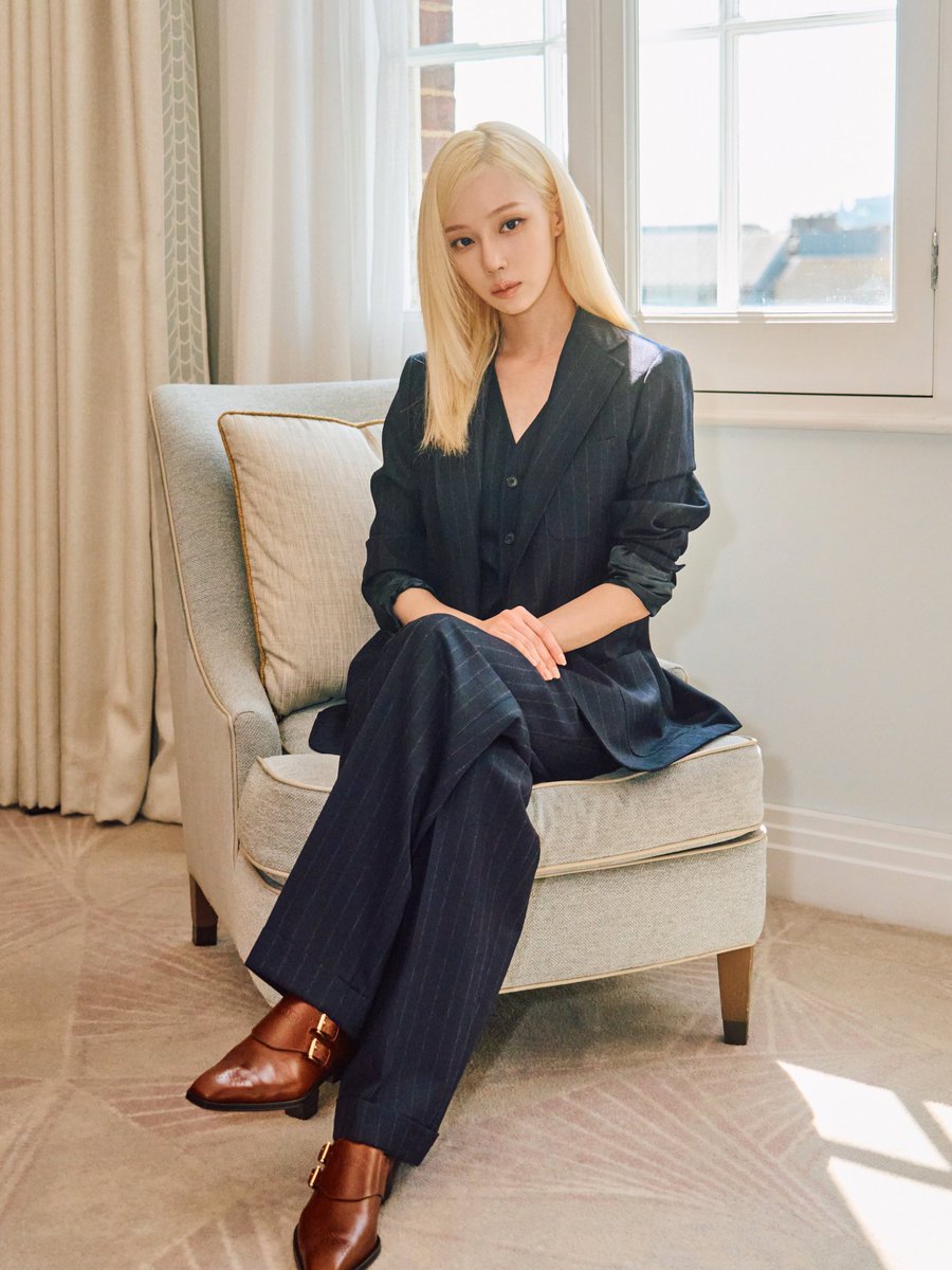 WINTER_THAILAND's tweet photo. [PHOTO📸] 260712 น้องหนาวในงาน 2026 Wimbledon Championships จาก Vogue Korea INSTAGRAM 🎾

✅ กดไลก���
✅ กดแชร์
✅ รีโพสต์
✅ คอมเมนต์

WINTER AT WIMBLEDON 2026
#WINTERxWimbledon
#윈터_윔블던으로가자
@RalphLauren https://t.co/PkkzuUyE2p