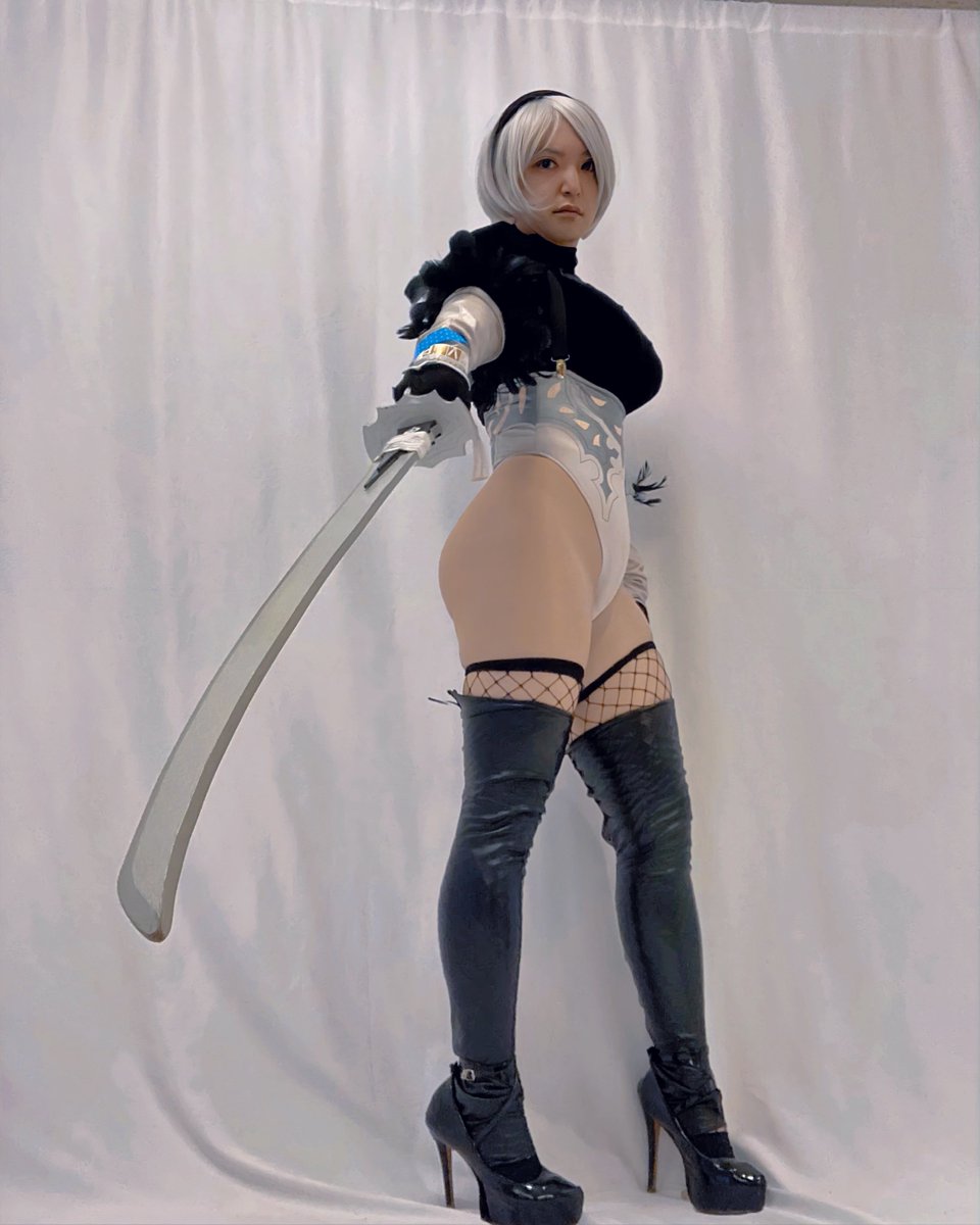 Black_One_Piece's tweet photo. Cosplay NieR:Automata 2B
小型剣ポーズ集

#ザンヒル氷上コス2026夏 https://t.co/46X2QDIdy6