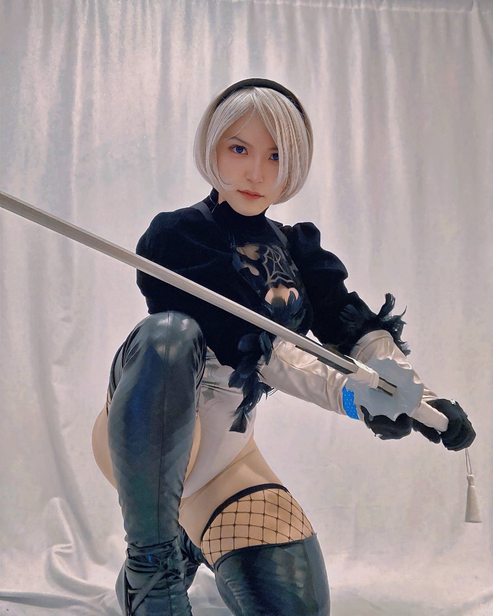 Black_One_Piece's tweet photo. Cosplay NieR:Automata 2B
小型剣ポーズ集

#ザンヒル氷上コス2026夏 https://t.co/46X2QDIdy6