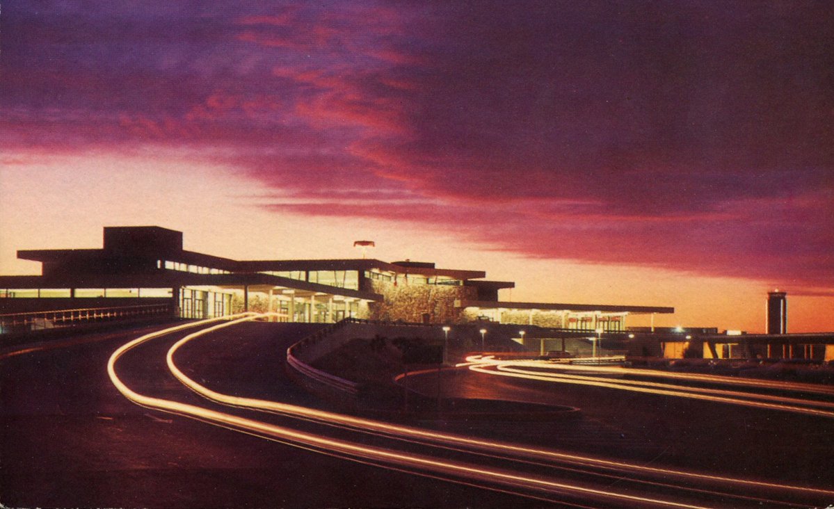 sovietsoleri's tweet photo. Tucson International Airport terminal at sunset. https://t.co/1tkcBcimxb