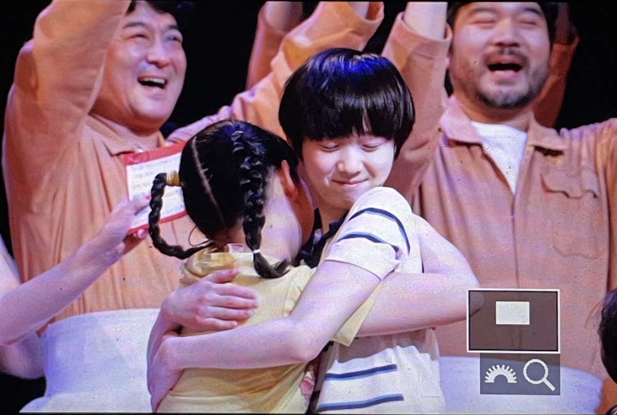 bb0ssi's tweet photo. 사진이이게끝임 ㅁㅊ 프리뷰만 찍고 보정을 전혀하지않은여성 https://t.co/qovOOotfnV