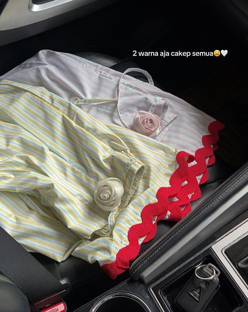 avelyanne's tweet photo. EHHH CAKEP PARAHH... CELANA INI NGELUARIN WARNA BARU LAGI?? 😭🍋 kombinasi warna pastel + scallop merahnya tuh nyatu banget, keliatan fresh banget di mata https://t.co/l60QJeuLrz