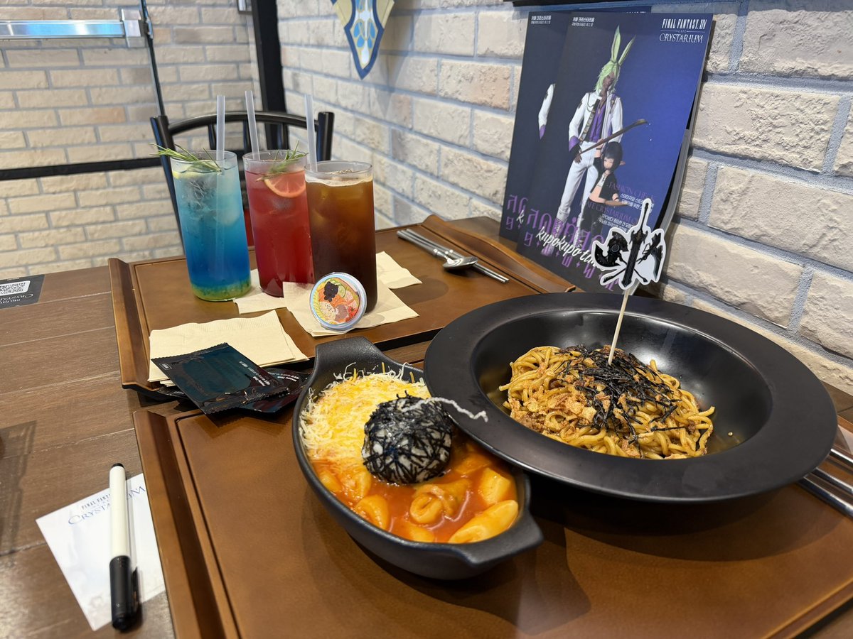 hiccu's tweet photo. 언약자님이랑 같이갓서요 크타카페 넘 예쁘규 재밋고 맛있고 만족만족 대만족 ㅋㅋㅋㅋ웰컴굿즈는 저랑 언약자님둘다 산크나와서웃음 ㅋㅋ https://t.co/6uu1WrG8qL