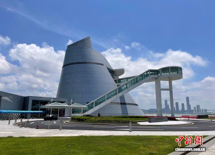 mscmacao's tweet photo. 【館長專訪｜澳門科學館：用“一國兩制”獨特優勢講好中國科技故事】

近日，澳門科學館館長邵漢彬接受了《中國新聞網》媒體專訪，深入分享了澳門科學館在推動全民科普、融入國家科普體系的獨特故事與亮點。

https://t.co/O2lQKwRvlC https://t.co/I0ZlNxdqqt
