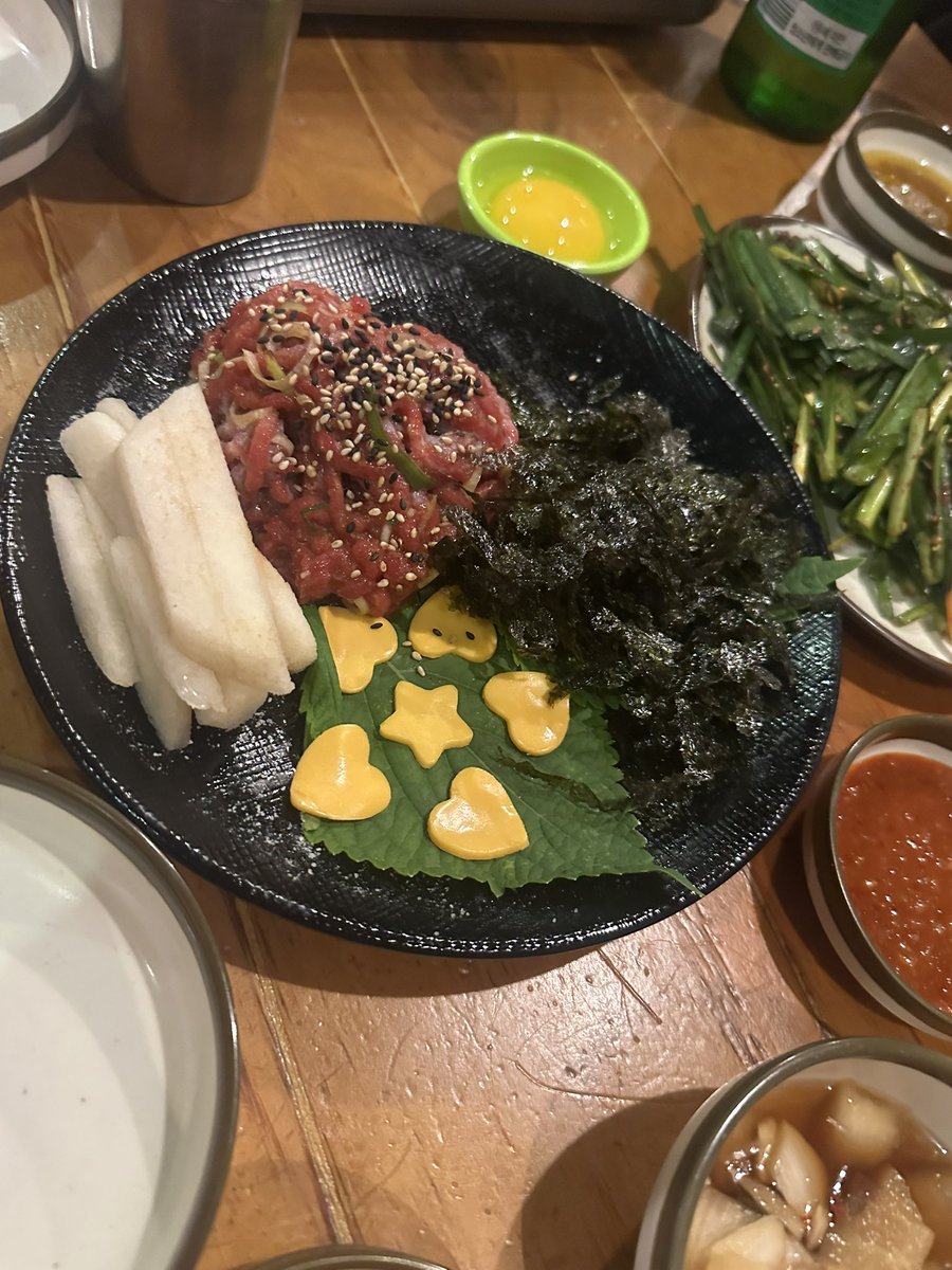 Shimo_6464's tweet photo. 昨日るーるると同じユッケ食べてたww偶然すぎておもろいww https://t.co/SopolPG4mR