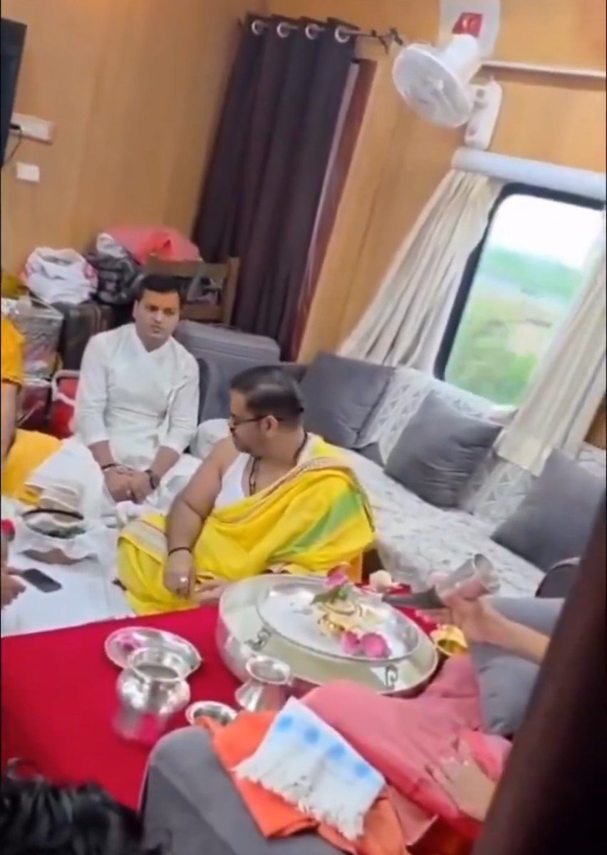oyevivekk's tweet photo. Amount Paid - 3L
Amount Paid - 00

The Difference https://t.co/q7oNHoqfYh