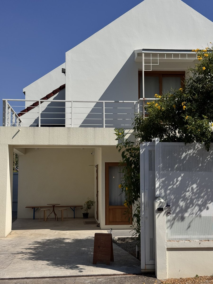 sfkkfs_'s tweet photo. Mooh House โดนัทโฮมเมดในตำนาน ย่านนิมมาน เค้ามาเปิดเพิ่มอยู่ในบ้านอีกที่แถวหางดง เป็นโดนัทสไตล์ญี่ปุ่น อร่อยเหมือนเดิม เพิ่มเติมคือร้านก็น่ารักกกก https://t.co/pnaFk7koiK