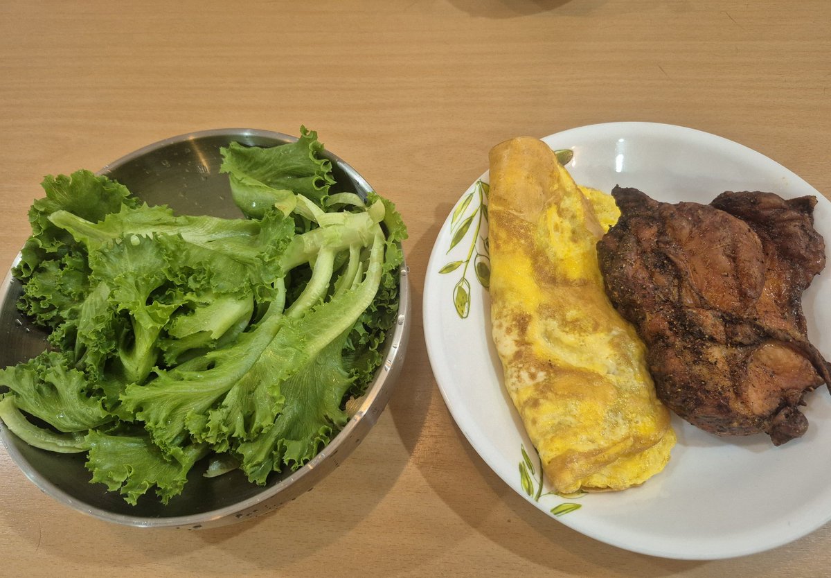FloverDal's tweet photo. Going to cut the chicken &amp; egg to eat as lettuce wrap https://t.co/Ox4jXuSBoN