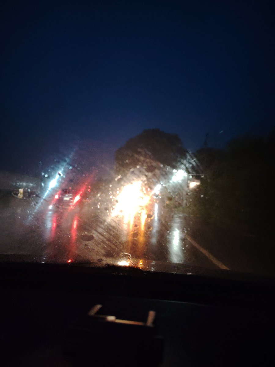 EAGPsting's tweet photo. Muy buen día. Quiero comentar que la carretera de Sonsonate está muy oscura. Podrían apoyarnos iluminandola ya sea con lámparas o postes con nuestra bandera?
Muchas gracias de antemano. 
cc: @nayibbukele @ObrasPublicasSV https://t.co/4jMyNQX0cs