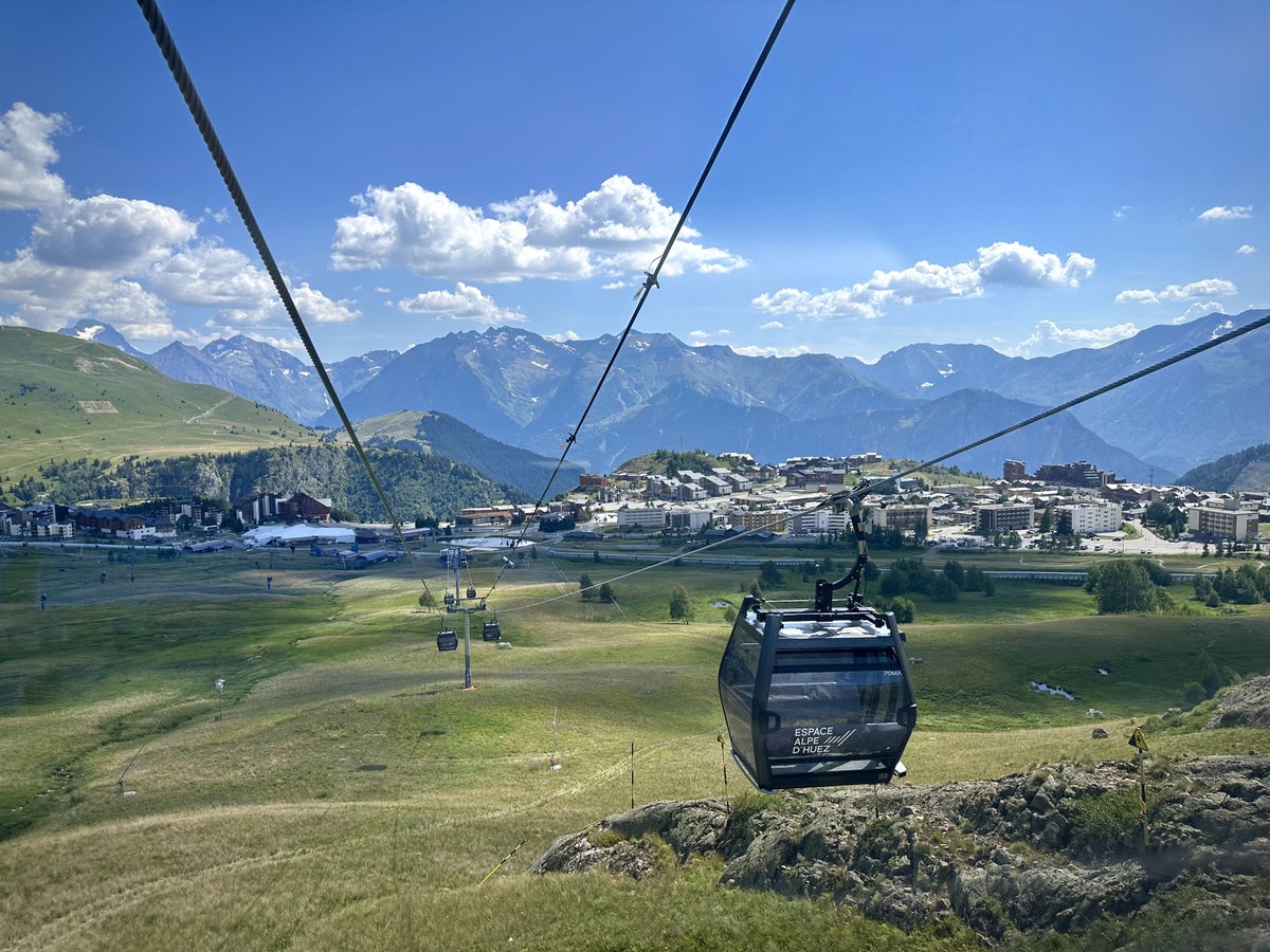 riverolavic's tweet photo. ALPE D’ HUEZ #alps Another world @alpedhuez https://t.co/9nH9d6WvgS