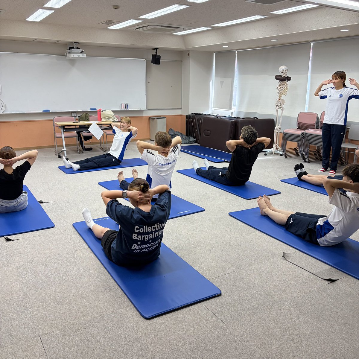 osakars's tweet photo. 7月11日(土)に学内フィットネスが開催されました✨

スポーツトレーナー科とスポーツ＆アクティビティ科の2年生がレッスンを担当しました！！

日々の学びをアウトプットすることができる貴重な機会となりました！！
みなさんお疲れ様でした☆ https://t.co/rytdAgeVEG