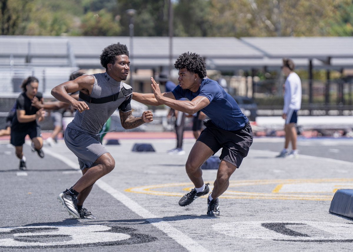 richnichols03's tweet photo. #SWARMCITY ! @FullColl_FB https://t.co/ygAxCkaGrE