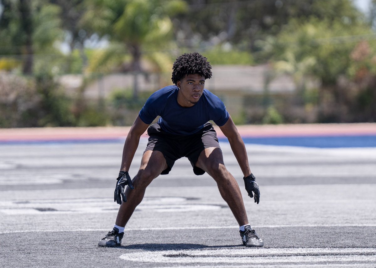 richnichols03's tweet photo. #SWARMCITY ! @FullColl_FB https://t.co/ygAxCkaGrE