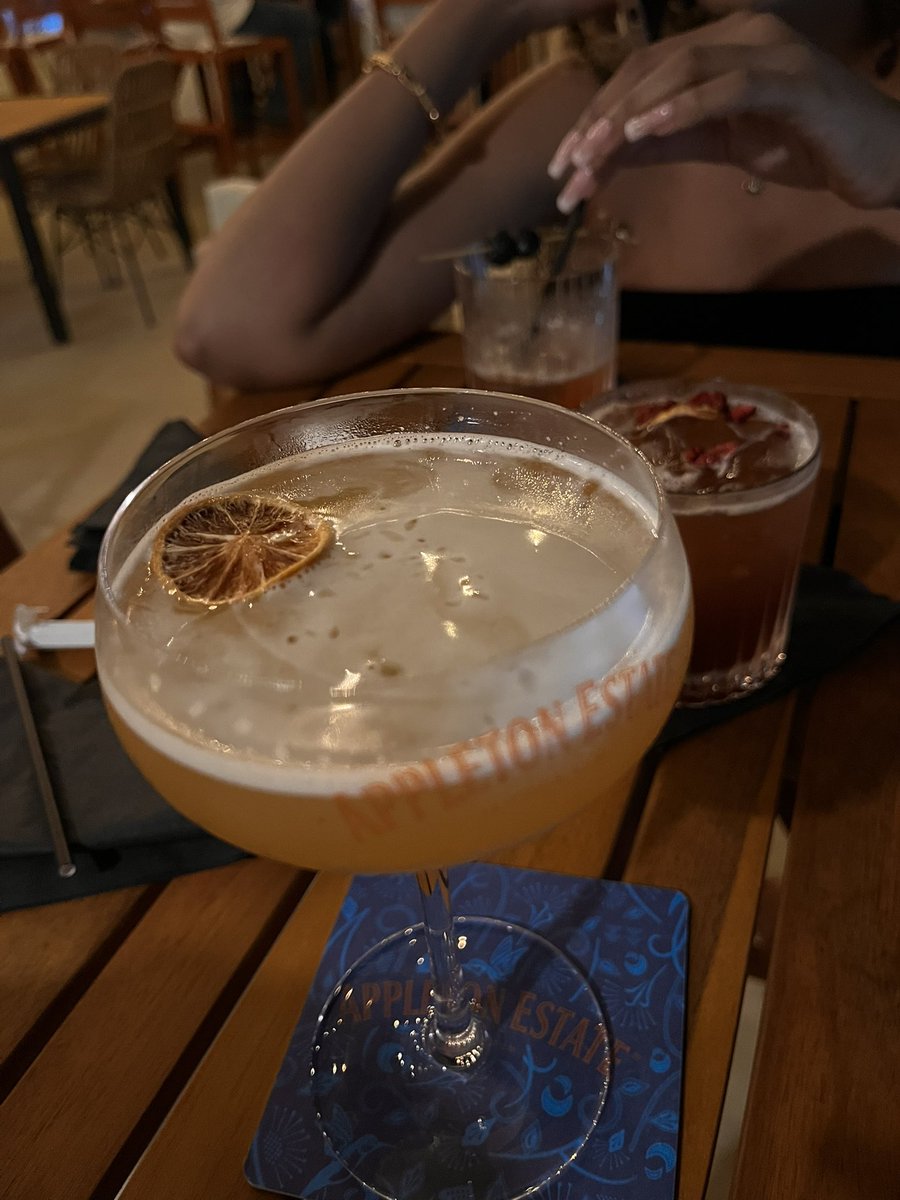 iAmTheTiffany_'s tweet photo. The food. The drinks. The service. The ambiance. 105 Water Lane, 10/10. https://t.co/QIRpLZ9gFU