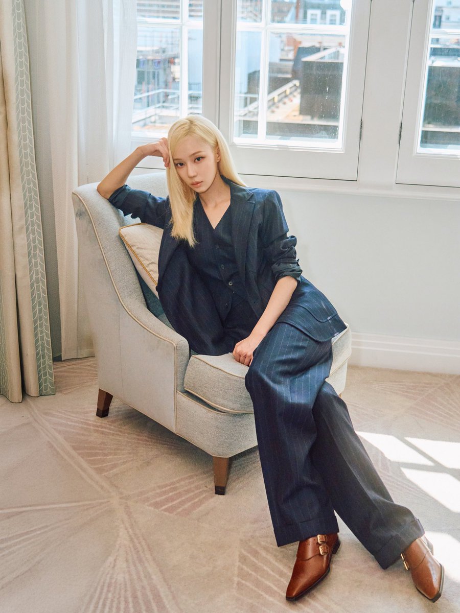 hourlykwinter's tweet photo. vogue korea update with winter https://t.co/JgTkpmqQqb