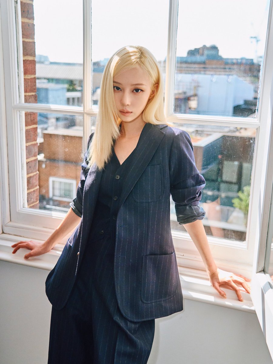 hourlykwinter's tweet photo. vogue korea update with winter https://t.co/JgTkpmqQqb