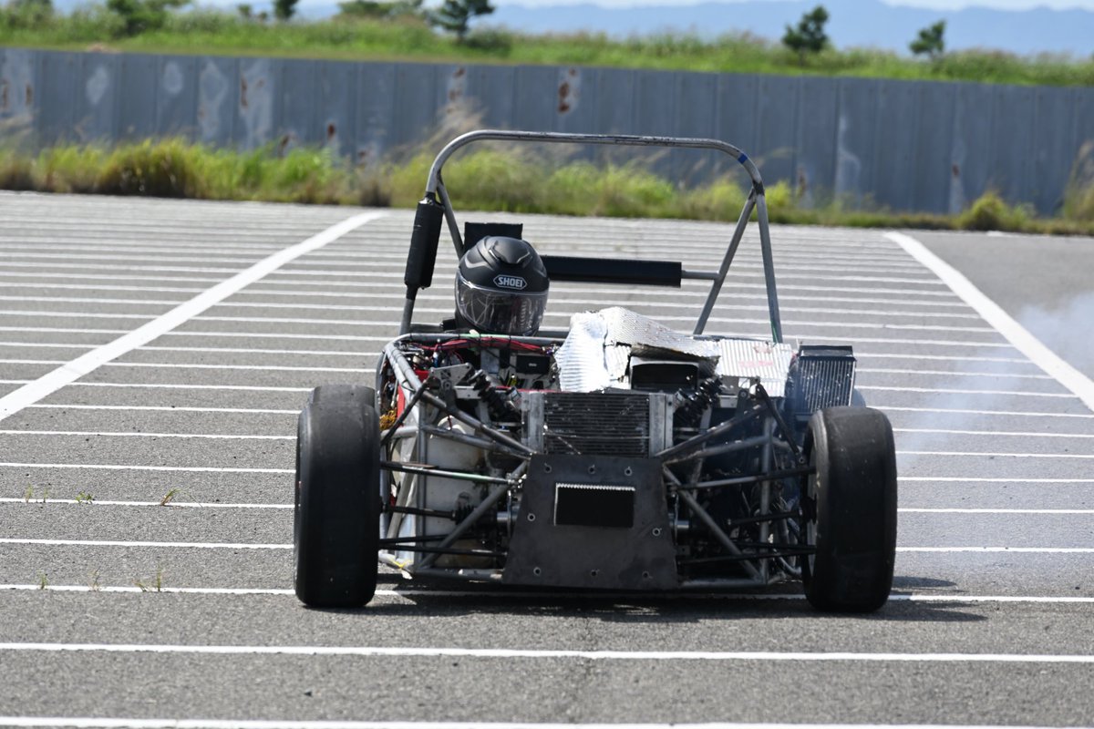 kindaiformula's tweet photo. 7月11、12日に開催された関西合同試走会に参加しました。

初日にブレーキテストに挑みましたが、その際にハブを破損してしまい修復不可となってしまったため2日目の参加は中止いたしました。

#学生フォーミュラ https://t.co/6hSUKTqY1t
