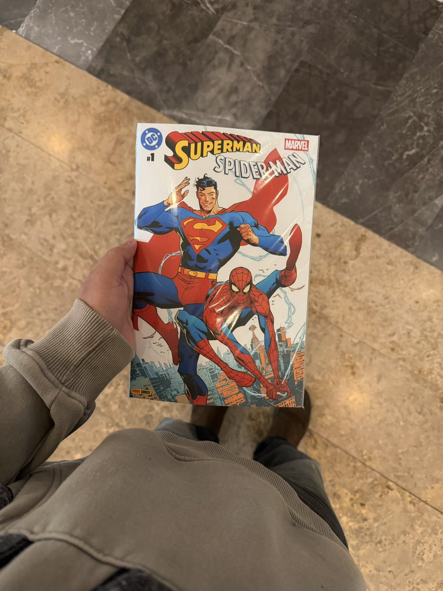 yaelcambers's tweet photo. Mi plan perfecto, ir al cine y comprarme un cómic de pasada https://t.co/g4ItdXqOyp