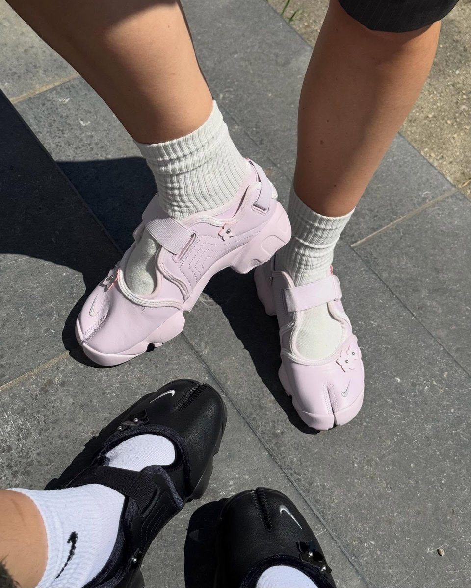 MAKOTOJAPANNN's tweet photo. 𝐍𝐢𝐤𝐞 𝐀𝐢𝐫 𝐑𝐢𝐟𝐭 𝐅𝐥𝐢𝐫𝐭 𝐅𝐥𝐨𝐰𝐞𝐫 🩷💖🌸 เบา ใส่สบาย รุ่นนี้เป็น everyday shoes ได้เลยคับบ 🍡✨ ˖⸂ ⟡ˣ ˖ https://t.co/3damsa9abV