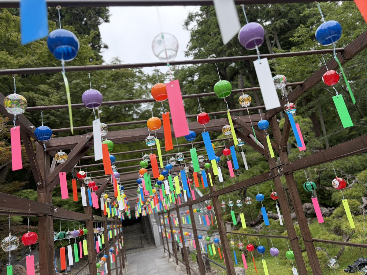 tak_300's tweet photo. 今年も法多山尊永寺🎐
久々に嫁さんとデートしつつ参拝🙏

快晴ではないけど湿気で滝汗💧

厄除け氷に団子ついてるの忘れてた図🍡

嫁さんと何かを見ながら
意味のない会話でだらっと歩くのが好き。

惚気ですか。惚気です。何か問題でも？ https://t.co/DtPHluh3ZQ