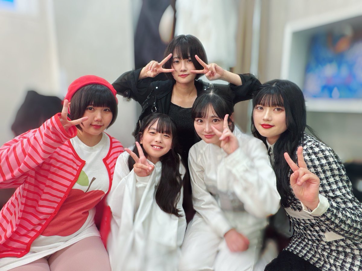 kanna_aaa13's tweet photo. 祭さん、美羽さん、灯里さん、小雪ちゃん💖

困っている時助けて下さり、明るく優しく話しかけて下さいました！

皆さんのおかげで最後まで頑張れました✨

皆さん沢山お世話になりました！
ありがとうございました😊✨

＃つぎはぎ2026 ＃劇団山本屋 https://t.co/clJTOJuLWS