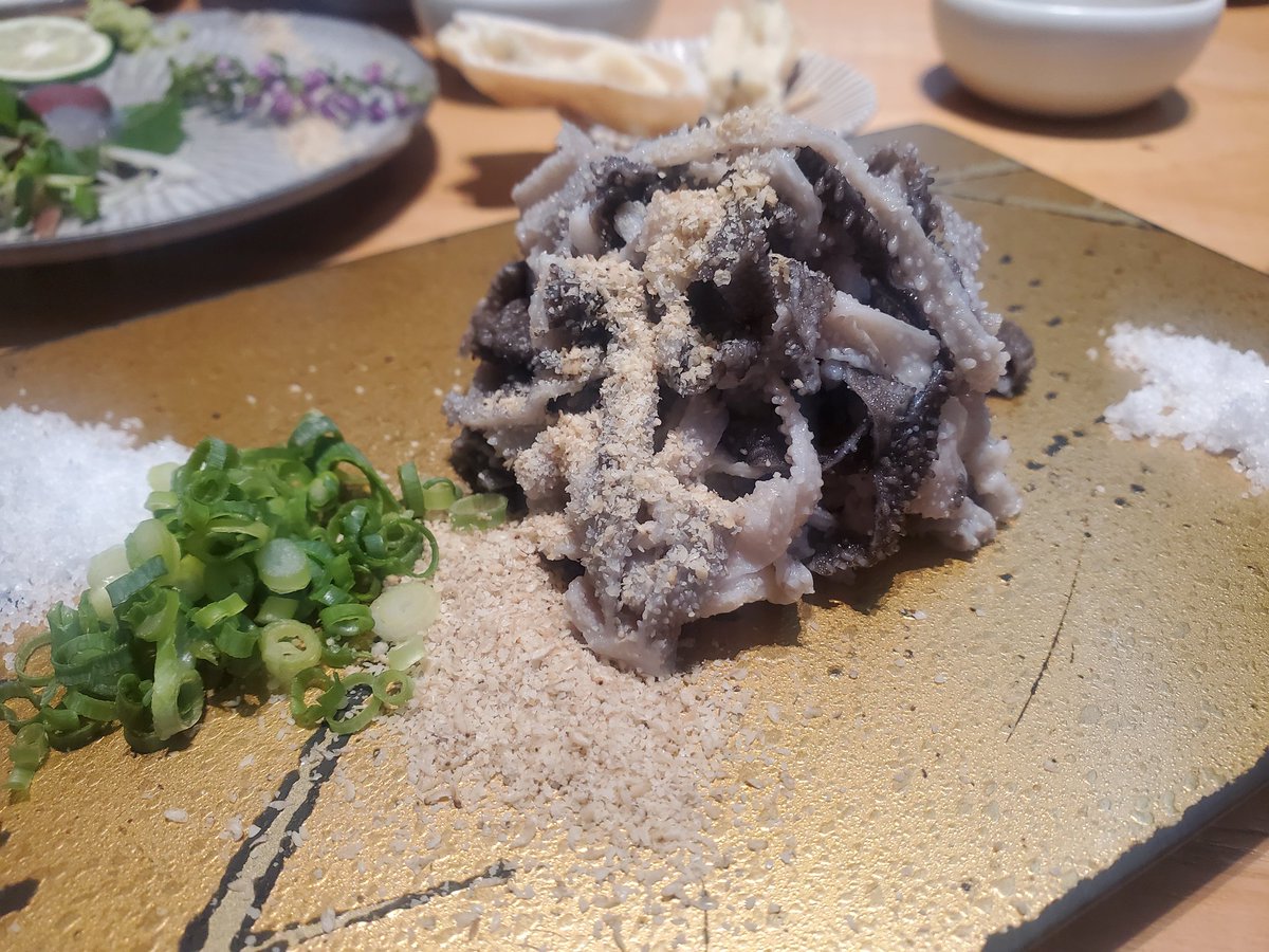 hiro30649398's tweet photo. 『NUMBER SHOT』福岡　天神

【プレミアムモルツ　390円】

お通しが鰻で美味しかった

【博多胡麻鯖　1090円】
本来胡麻鯖やけど
みんな刺身が好きやから
わがまま言って刺身で出してもらった

【黒トリュフのポテサラ　275円】

【生センマイ刺　890円】

【角ハイボール　300円】 https://t.co/LTIA18tMLA