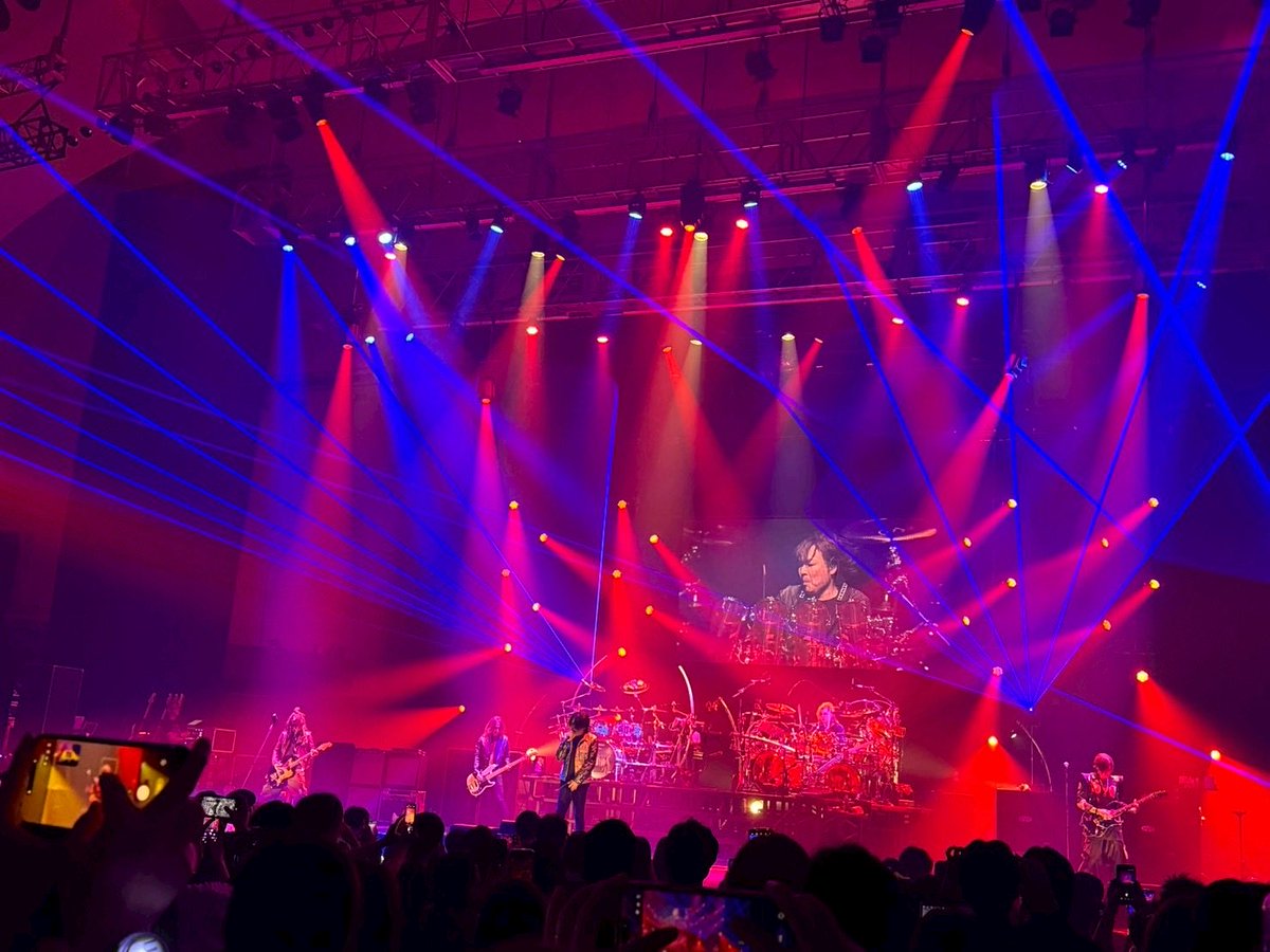 ayapurinko's tweet photo. ライティングでガラリと雰囲気変わって素敵🌙🍊🧡✨
 #LUNAPIC
 #LUNASEA
 #パシフィコ横浜
 #淳士 https://t.co/kmSuhfi3H5