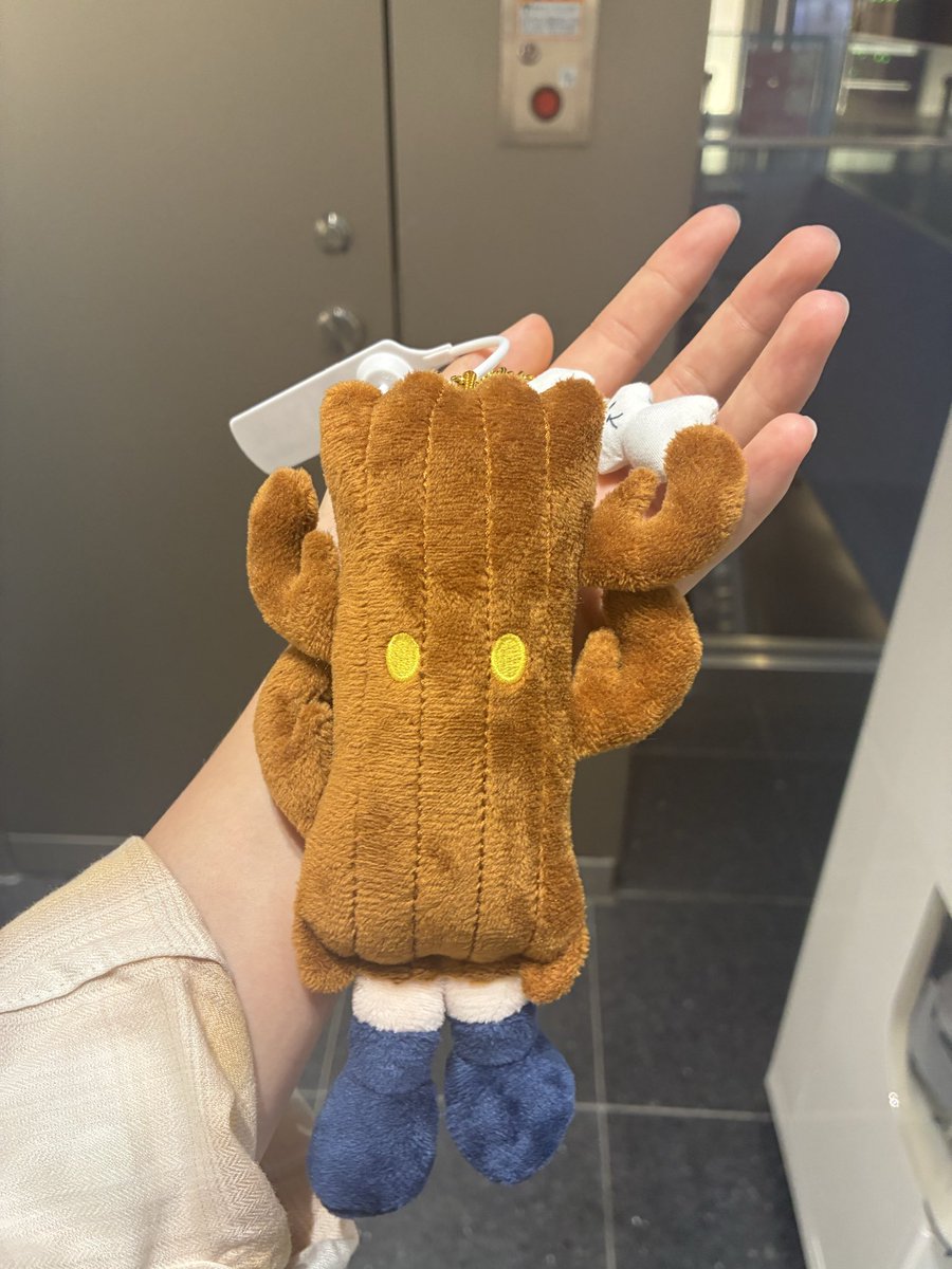 ishiwata_yui's tweet photo. おニューの君
少し元気になれたけど複雑な気持ち…
クレジットカード再発行して02って付いてるのを見る気持ち…ごめんね https://t.co/XYmMsrtxqw