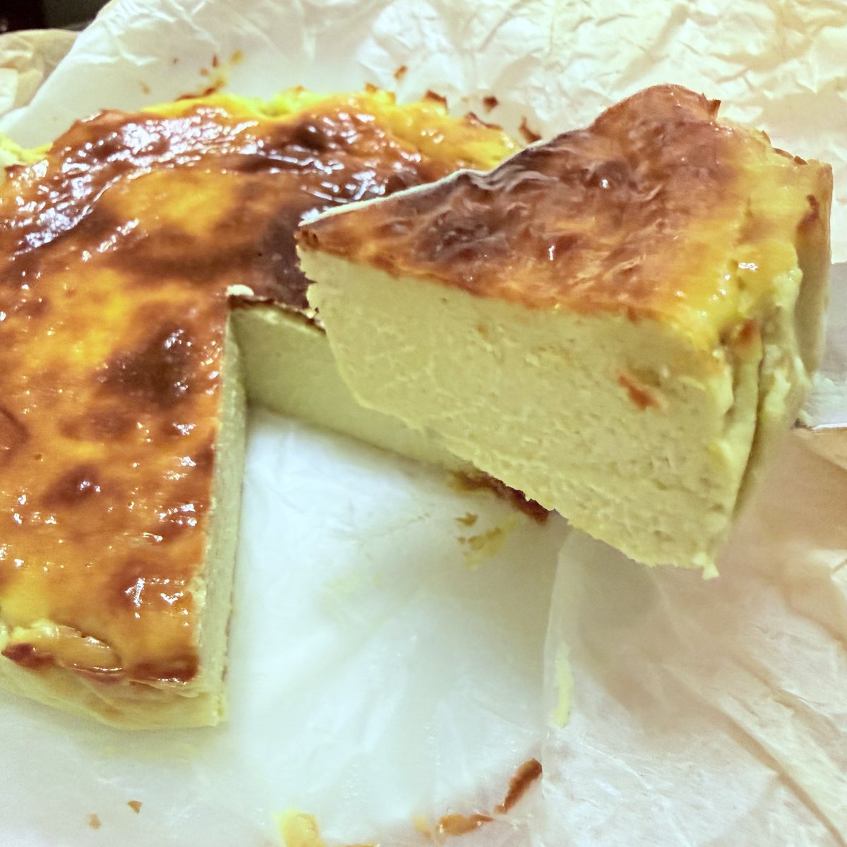 1118sksbot's tweet photo. バスクチーズケーキ第2弾
今回は抹茶風味🍵
𝐁𝐥𝐞𝐧𝐝𝐲の抹茶オレポーション入れてみた✌️めっちゃ美味しかった💖 https://t.co/2lTU87EQHY