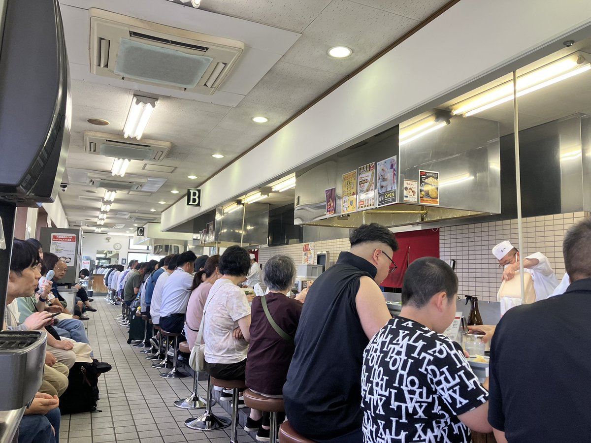 mariboo_vol2's tweet photo. 地元民も大好き、天麩羅ひらお

千円ちょっとで8品
チェーン店とは思えない、美味い
塩辛買って帰りたい https://t.co/vt3iNMtj7R
