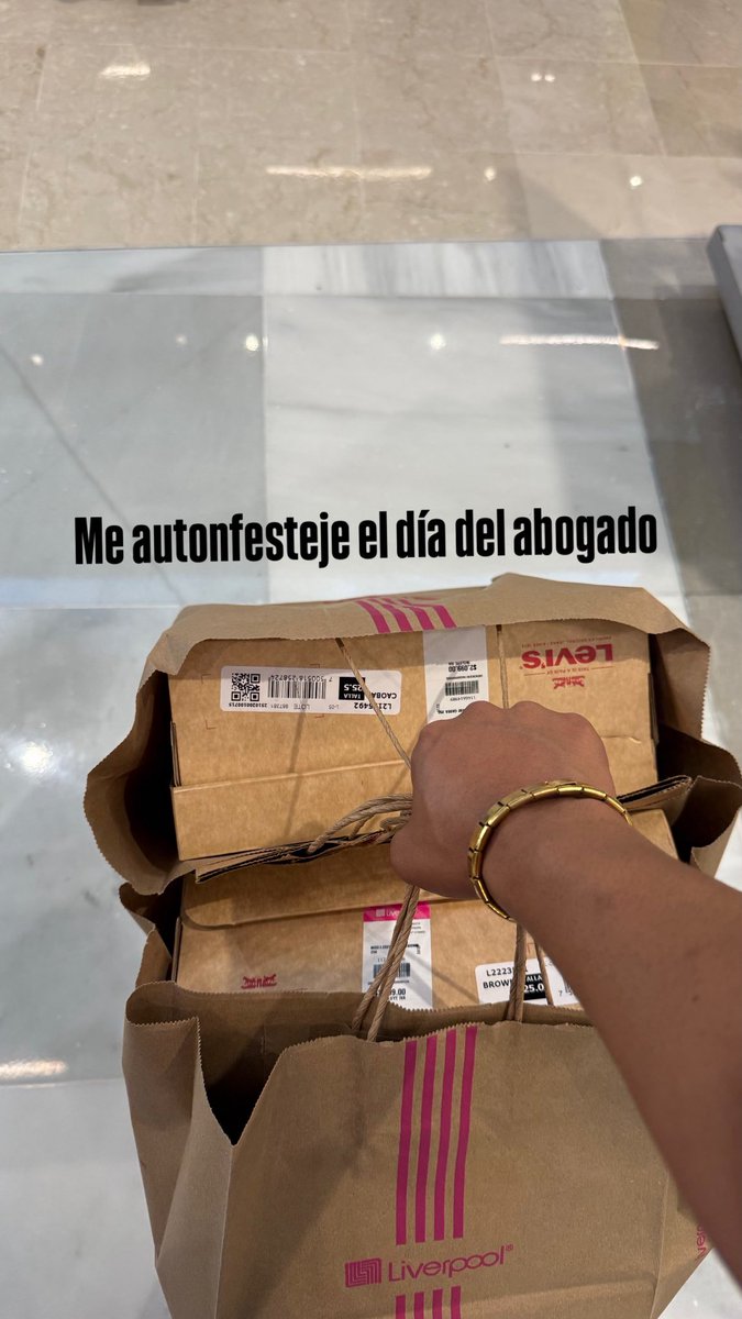 ignacio82545304's tweet photo. Se pasó bien el día del abogado 👨🏻‍💼 https://t.co/Vi78Q6xEJu