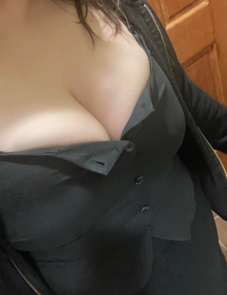 ghostsmuse's tweet photo. new to #nsfwtwt ⚰️

•24
•queer
•switch
•fat
•fem presenting (she/they)
•love dirty talking &amp; dryhumping &amp; being vocal
•freaks &amp; perverts to the front (dms open)
•looking for moots/friends/arch enemies 🦇 https://t.co/2Rag5wztX5