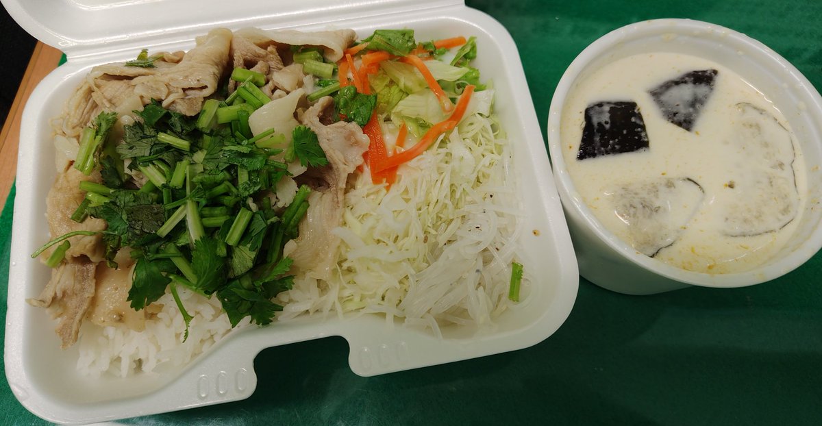 hirokohome76's tweet photo. 今日のお昼♪
cocorotusさん
グリーンカレー
ジャスミンライス
来週は祝日でお休みです
2枚目は
左:昔の袋
右:新しい袋
デザインがカワイイです✨️
#cocorotus
#ジャスミンライス
#移動販売車
#キッチンカー
#毎週月曜日 https://t.co/nqrUvEDteJ