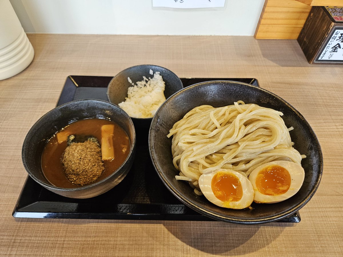 nely8800's tweet photo. 久々につけ麺食べに来ました!

初めてのお店だったけど、少し甘めのスープ+魚粉が効いてて食べやすく美味しかったです😋

最近年齢的にも大盛食べきるのが辛くなってきた💦 https://t.co/sSyCcs8iZ5