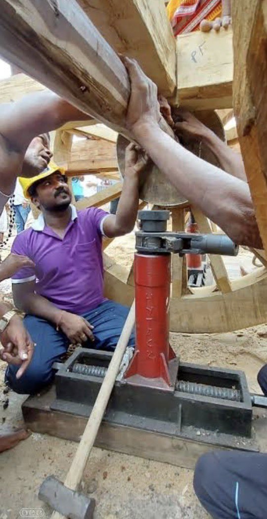 manas_muduli's tweet photo. #DidYouKnow Indian Railways plays a vital role during Ratha Jatra at Puri? 

Beyond operating hundreds of special trains for pilgrims, around 40-45 East Coast Railway employees operate heavy-duty hydraulic jacks to lift, align and guide the massive Rathas, ensuring smooth movement during turns and over uneven stretches.

A remarkable behind-the-scenes contribution to the world’s largest chariot festival.